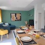 Proche Chu - 4 Couchages - Parking Gratuit - Local Velo Appartement